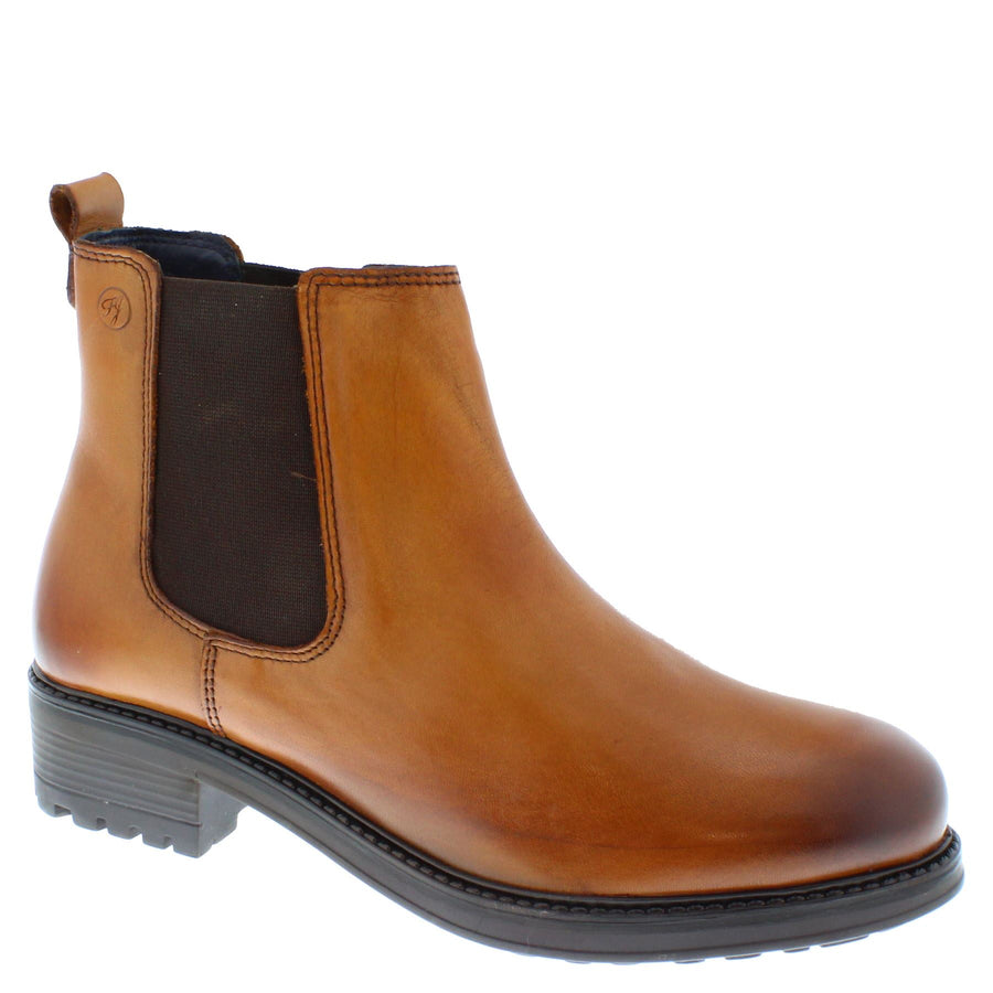 Larkhill Women's Cleated Sole Leather Chelsea Boots